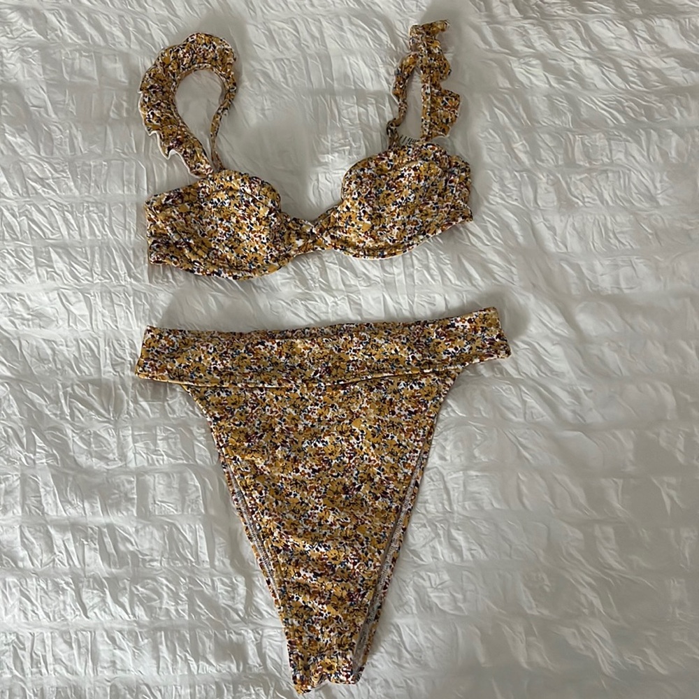 ABERCROMBIE AND FITCH YELLOW FLORAL BIKINI